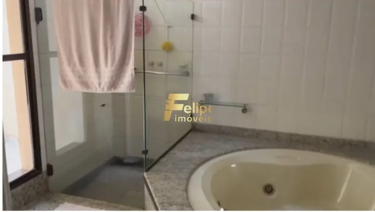 Imagem Casa para locação em Guarapari-ES, Muquiçaba: 5 quartos, 3 salas, 5 banheiros, 2 vagas de garagem, 200m².