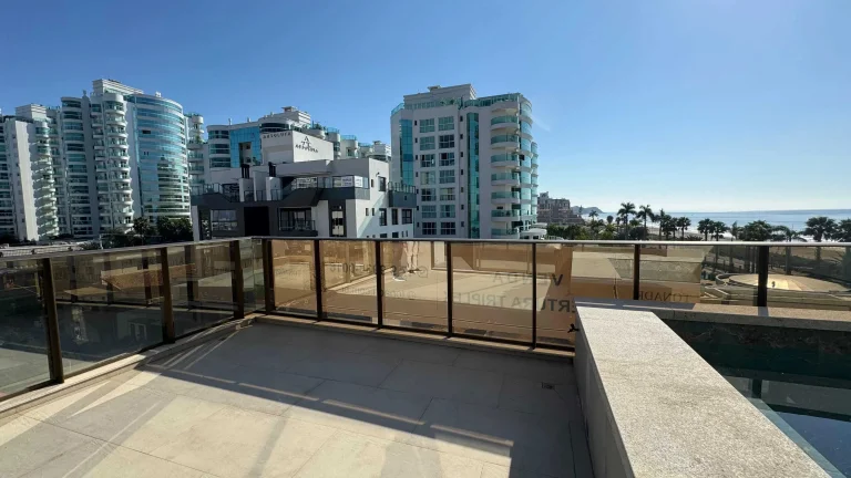 Imagem Cobertura triplex com 4 suítes e 4 vagas de garagem na Praia Brava, Itajaí/SC