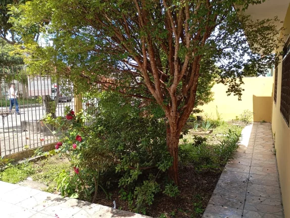 Imagem CASA com 3 dormitórios à venda com 360m² por R$ 750.000,00 no bairro Capão da Imbuia - CURITIBA / PR