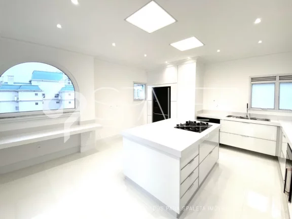 Imagem Cobertura neoclássica com vista permanente e o privilégio do sol da manhã à venda no Residencial Campo Elísios