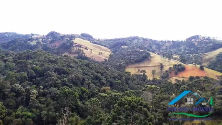 Imagem Paraíso Rural na Serra da Mantiqueira: Rancho com Vista Deslumbrante.
