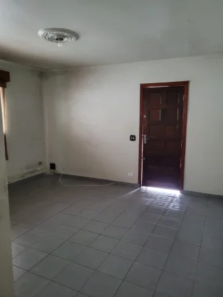 Imagem Casa em uma rua tranquila na Zona Norte - 100M² de área construída, 4 Dorms, 2 Vagas, Cozinha Ampla.
