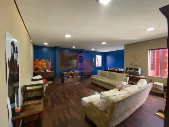 Imagem Linda e Espaçosa Casa situada no Jardim Higienópolis