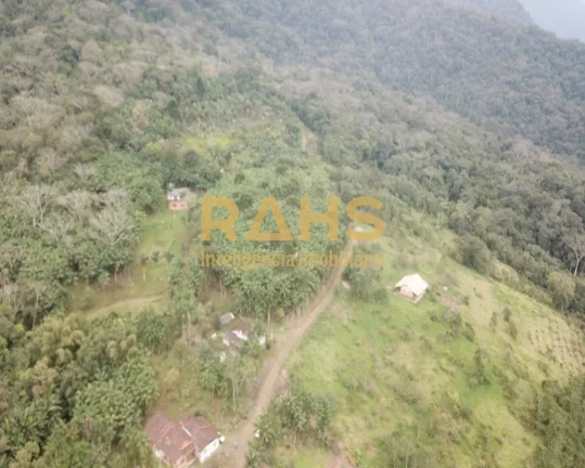 Imagem A liberdade de viver em um ambiente em meio a muita natureza. Excelente chácara, escriturada a vend...