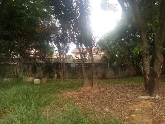 Imagem Terreno plano de esquina com 623 metros quadrados. Localização privilegiada em bairro nobre com ca...