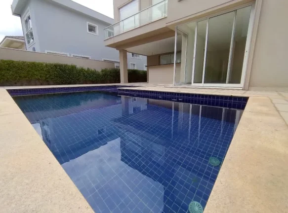 Imagem Casa Alphaville - 470 M², 4 Dorms, 4 Suítes, 2 Salas, 6 Vagas, Aquecimento Solar, Piscina, Terraço, Despensa, Área Gourmet, Depósito, Escritório.