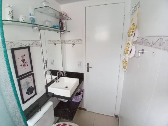 Imagem Apartamento com 2 Quartos Reformado no Tatuquara