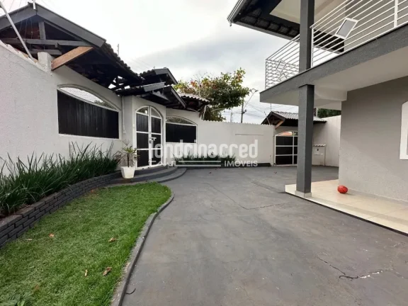Imagem Casa ampla na região leste de Londrina com 4 dormitórios (1 suíte), piscina aquecida, churrasqueira, varanda e 7 vagas de garagem – Conforto e lazer!