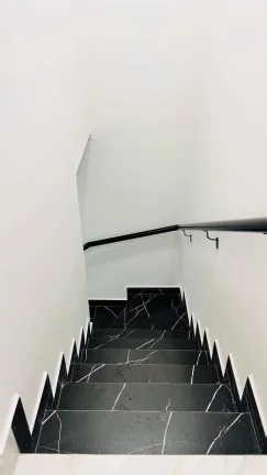Imagem Ótima casa com dois dormitórios em condomínio Maracanã - Praia Grande - SP