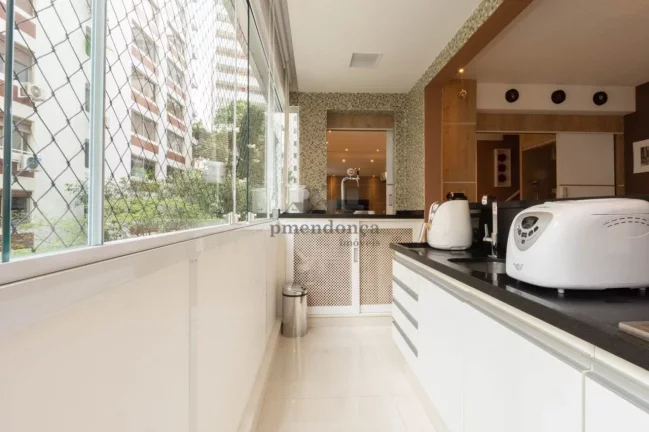 Imagem Higienopolis Apartamento Duplex com 3 suo­tes e 4 vagas, 170m