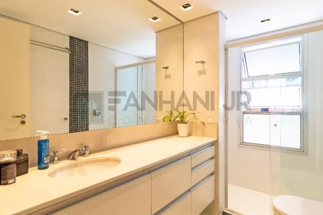 Imagem Apartamento de alto padrão para locação no Itaim Bibi, São Paulo-SP: 3 quartos, 3 suítes, 4 salas, 5 banheiros, 3 vagas, 280m².