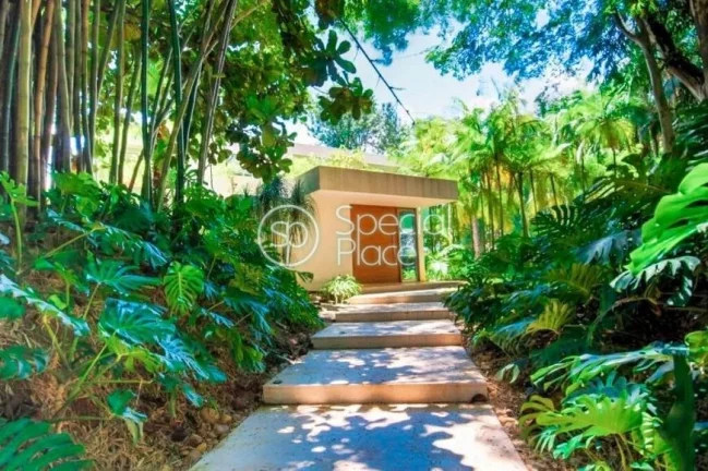 Imagem CASA ESPETACULAR, projetada por Mônica Drucker. Residência localizada em um verdadeiro refúgio no...