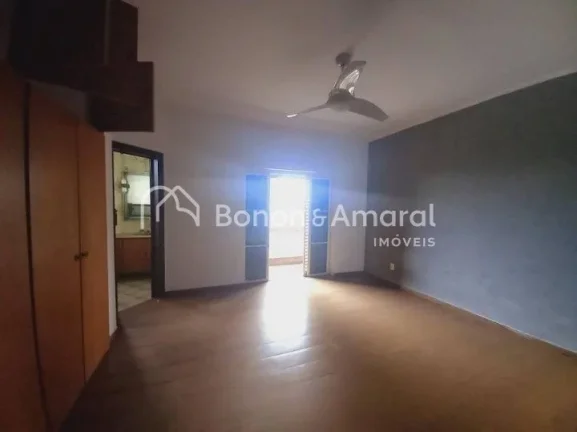 Imagem Oportunidade de negócio! Espaçoso sobrado com 5 quartos sendo 4 suítes, escritório, 7 banheiros,...