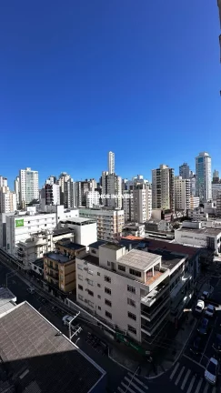 Imagem Apartamento Quadra Mar á venda com 03 Dormitórios localizado no centro de Balneário Camboriú.