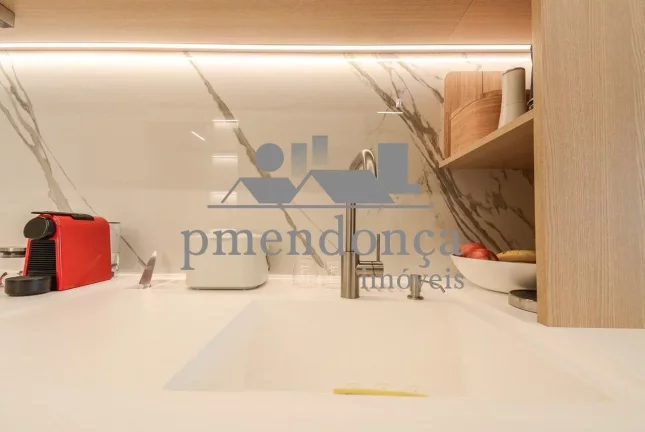 Imagem Apartamento na região de Pinheiros com 1 dormitório e 1 vaga, 30m²
