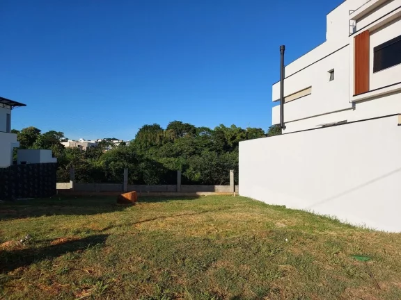 Imagem TERRENO COM DECLIVE - FUNDOS COM A MATA - CONDOMÍNIO RESIDENCIAL SANTORINI - PAULÍNIA