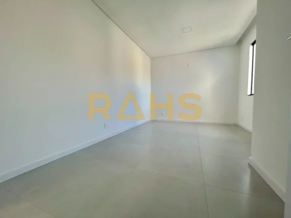 Imagem Linda casa recém construída com 1 suíte e 2 quartos, sacada com churrasqueira e 2 vagas de garage...