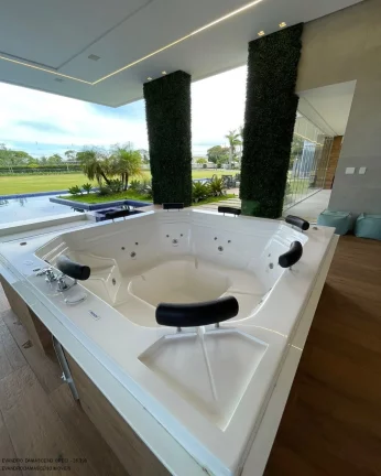 Imagem Casa de Alto Padrão em Condomínio no Portão, Lauro de Freitas-BA: 5 Quartos, 5 Suítes, 3 Salas, 2 Banheiros, 10 Vagas, 1.870m²