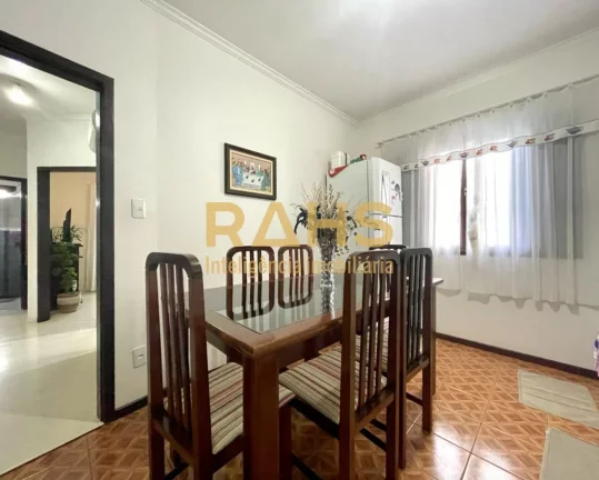 Imagem Ótimo sobrado averbado localizado no Saguaçu, com amplo espaço de fundos, com churrasqueira, pisc...