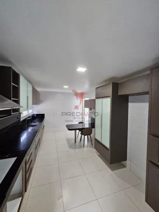 Imagem Casa com 4 Suites,para aluguel ,com piscina em condomínio horizontal