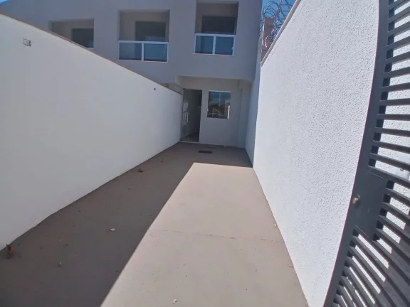 Imagem casa geminada, 2 suítes, 1 varanda,1 lavabo, 1 garagem