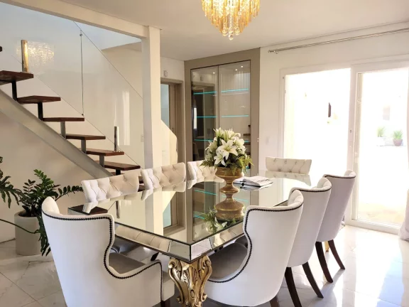 Imagem Casa de Alto Alto padrão fora de condomínio