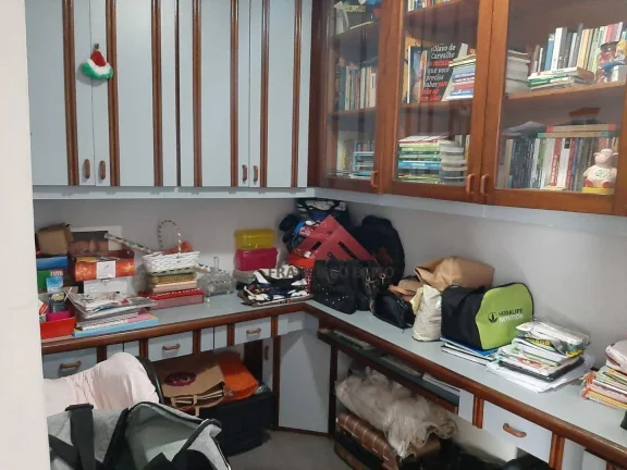 Imagem Apartamento no Fonseca na João Brasil,próximo a Alameda São Boa Ventura,com varanda,sala ,dois quartos,dependencia foi revertida para escritório