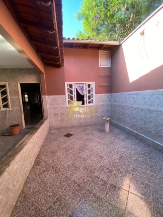 Imagem CASA À VENDA NA PONTA DA FRUTA COM 3 QUARTOS SENDO 1 SUÍTE