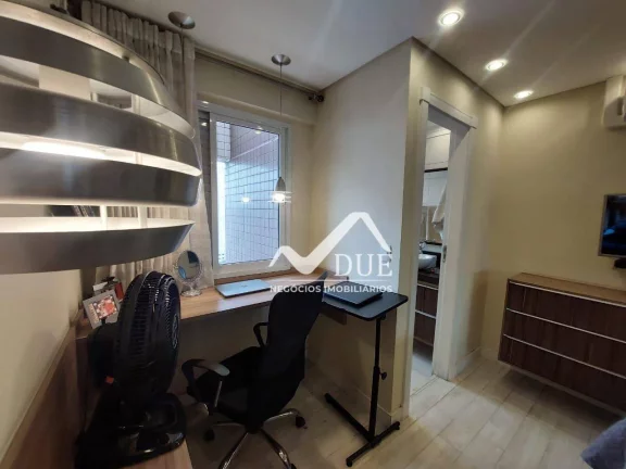 Imagem Apartamento em condominio clube, oriinalmente com 3 dormitórios e hoje com sala estendida. 1 vaga de garagem garantida e livre. PORTEIRA FECHADA