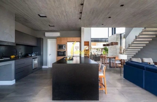 Imagem Sobrado condominio fechado, com 04 suites mobiliado