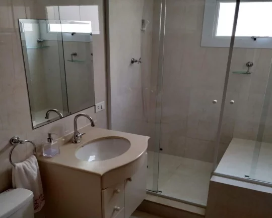Imagem Vendo Sobrado 280 m² 04 dormitórios. uma suíte, 04 banhos e duas vagas FL38