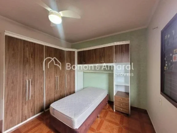 Imagem Lindo e espaçoso sobrado com uma área construída de 288 m². Esse imóvel possui todos os espaço...