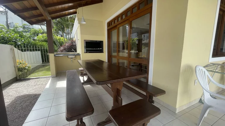 Imagem Casa com 4 Dormitórios para Temporada em Jurerê Internacional – Próxima ao