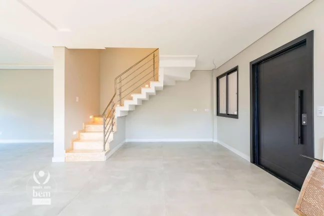 Imagem Sobrado 3 Suítes com QUINTAL, 228m², terraço com churrasqueira e 3 vagas de garagem à venda no Água Verde
