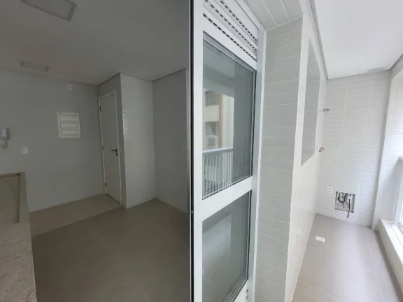 Imagem Excelente apartamento de 2 dormitórios -50 metros da Praia-Ponta da Praia!
