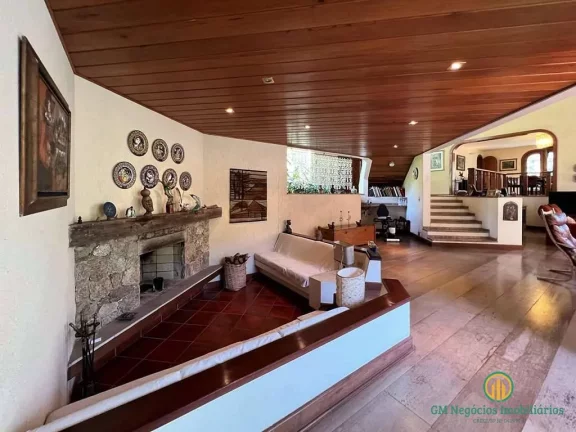 Imagem Linda casa com 5 suítes + apto hóspedes! Cond. Pq Silvino Pereira