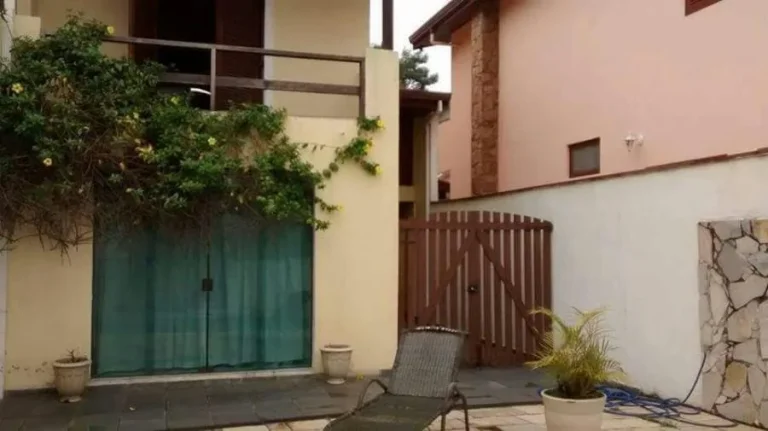 Imagem Sobrado para Venda por R$1.000.000,00 com 350m², 3 dormitórios e 1 suite - Centro, Cotia / SP - Cód. BDI24820