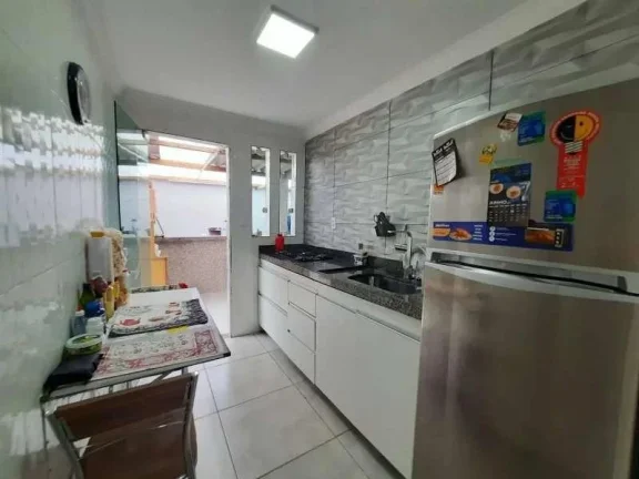 Imagem Moderna Casa com 2 Dormitórios, Alarme e Vaga para 2 Carros