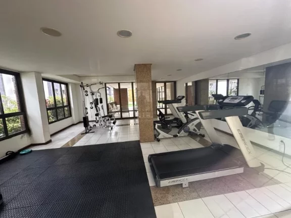 Imagem A 5ª Avenida Imóveis selecionou esse charmoso apartamento de 2/4 + dependências, atualmente revertido gabinete, podendo ser 3 Suites totais, 02 vagas