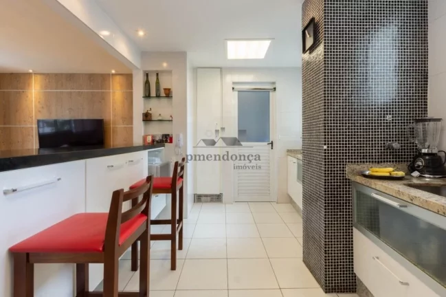 Imagem Higienopolis Apartamento Duplex com 3 suo­tes e 4 vagas, 170m