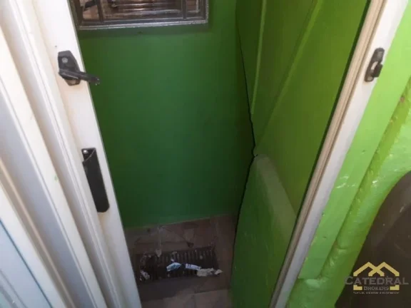 Imagem CASA COM SALÃO COMERCIAL NA VILA ARENS