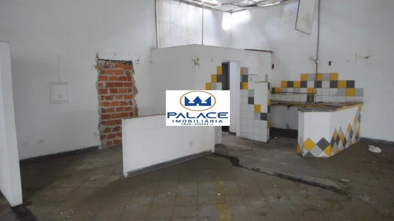 Imagem Barracão Comercial - Área Construída: 177,00 m² - Com 02 banheiros; copa; amplo espaço para car...