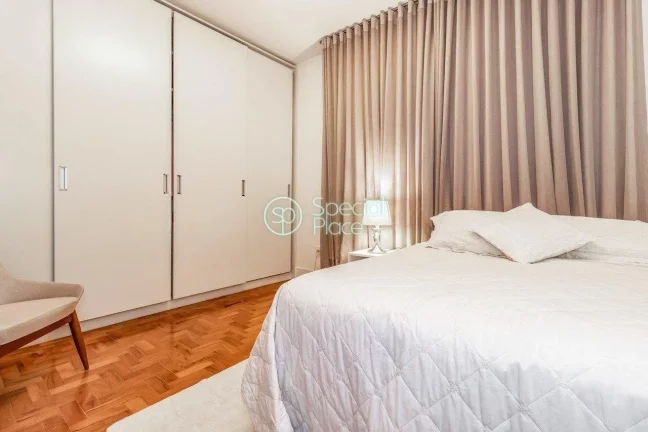 Imagem Excelente apartamento à venda no miolo do Jardim América - Área: 218m² - 03 suítes - Sala de es...