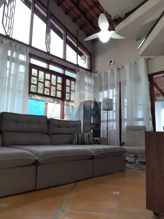 Imagem Casa à venda em Ubatuba-SP, bairro Pereque Mirim, 4 quartos, 2 suítes, 2 salas, 5 banheiros, 6 vagas de garagem, 250,00 m².