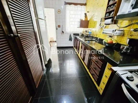 Imagem Casa bem localizada, em avenida consolidada, rodeada por clínicas, comércio, escritórios e estaci...