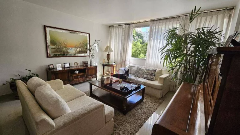 Imagem Apartamento com 131m² mobiliado à venda em Moema.