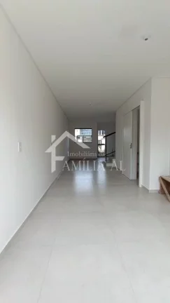 Imagem Geminado com 81m² e 2 suítes no Iririú