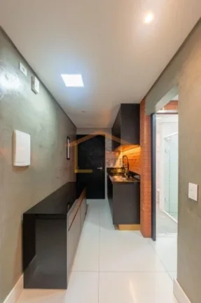 Imagem Apartamento 80m², totalmente reformado, porteira fechada, 2 dormitórios, sendo 1 suíte com banhei...