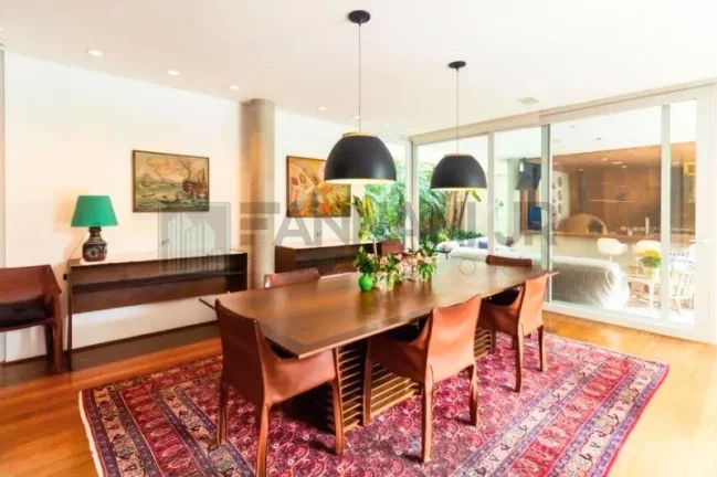 Imagem Casa magnifica à venda no Jardim Europa, São Paulo-SP: 5 quartos, 5 suítes, 6 salas, 10 banheiros, 12 vagas, 1.460m²!