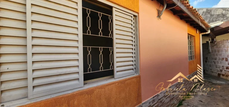 Imagem Casa Padrão com dois dormitórios mais edícula